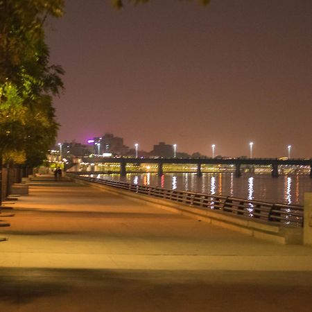 River Front Property Ahmedabad Extérieur photo