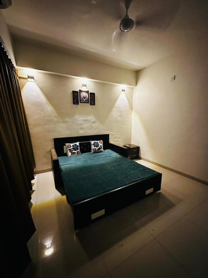 River Front Property Ahmedabad Extérieur photo