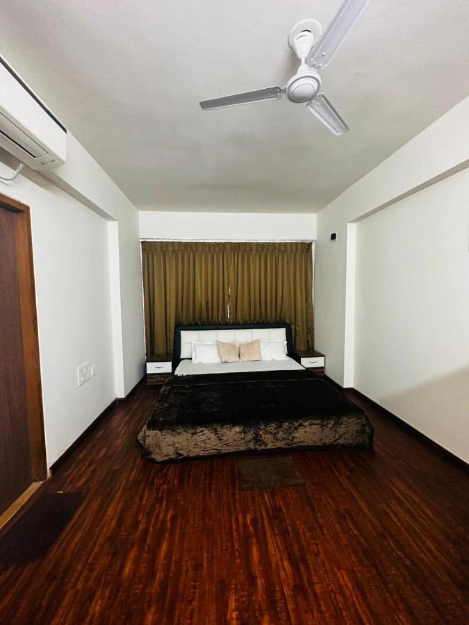 River Front Property Ahmedabad Extérieur photo